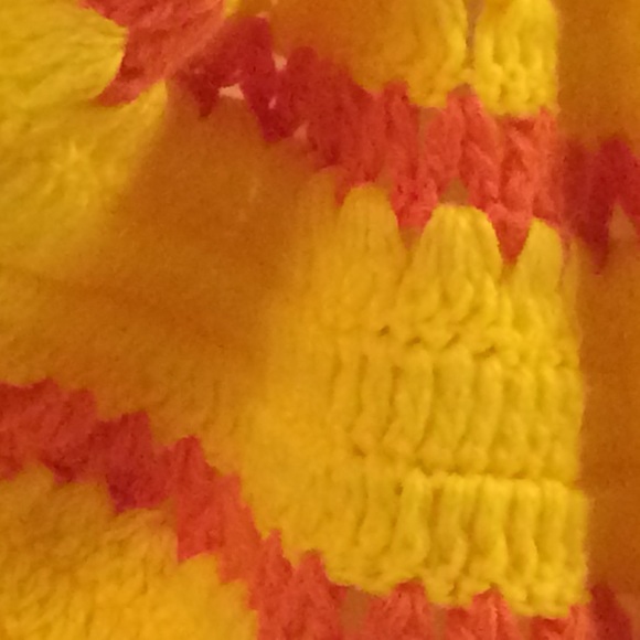 Vintage yellow and orange crocheted shawl - Picture 2 of 5